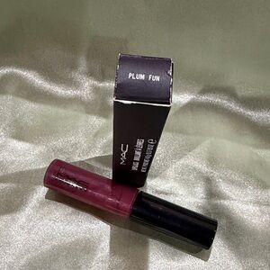 MAC lipglass plum fun